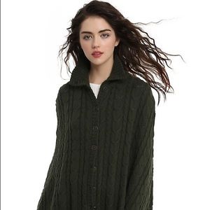 NWT Outlander Cable Knit Cape S/M